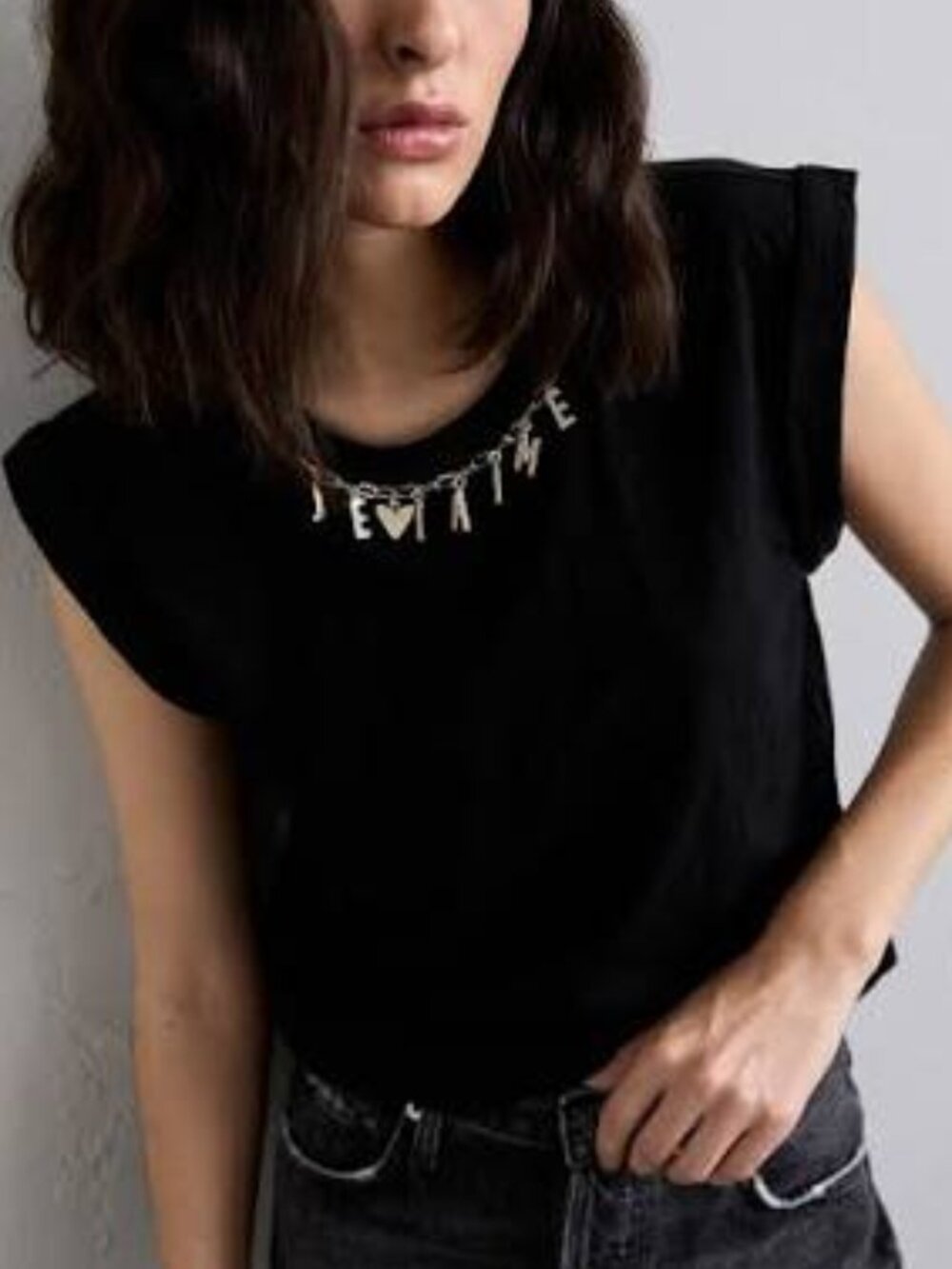 5/7 Cinq à Sept Black Gold Charm Necklace Tee Size S